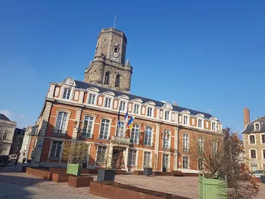 Débrayage des fonctionnaires de la mairie pour conserver leurs...