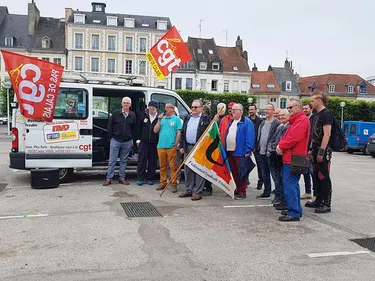 Une vingtaine de retraités audomarois mobilisés ce matin à Saint-Omer