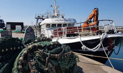 12 migrants volent un bateau de pêche et traversent la Manche !