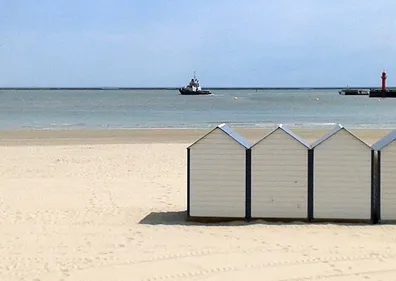 Cet été, on pourra louer son transat et boire un verre sur la plage !