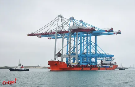 Un nouveau portique pour le port de Dunkerque