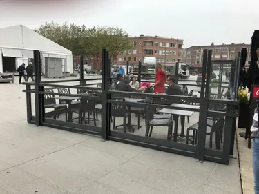 La terrasse de la Civette se fond à merveilles dans la nouvelle...
