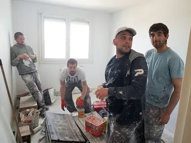 "Un emploi, un toit": le dispositif qui aide les jeunes à trouver...