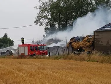 Un important incendie a ravagé des hangars agricoles