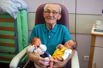 Ses arrières petits-enfants naissent le jour de ses 100 ans !