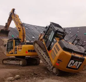 Ils volent une... tractopelle