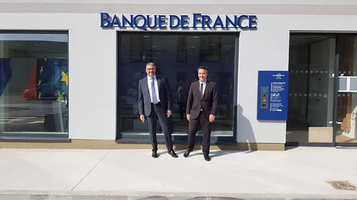 La Banque de France, qui aide les personnes en surendettement,...