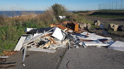 Une décharge sauvage au Chemin Vert, le maire dénonce "un manque de...