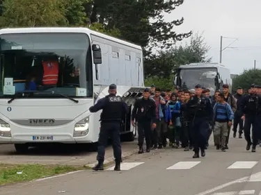 L’évacuation du camp de migrants prend fin