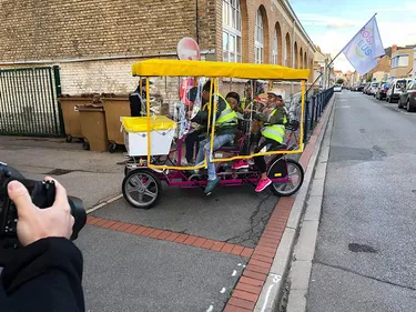 Les enfants de l’école de la mer partent en classe en Rosalie !