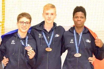 Les jeunes de Saint-Omer en bronze