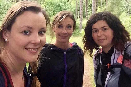 Trois jeunes femmes se lancent dans un trek au Maroc