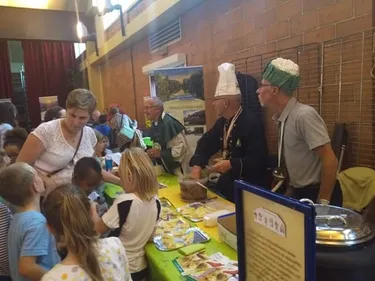 Avec la confrérie du chou-fleur, 700 enfants ont dégusté les...