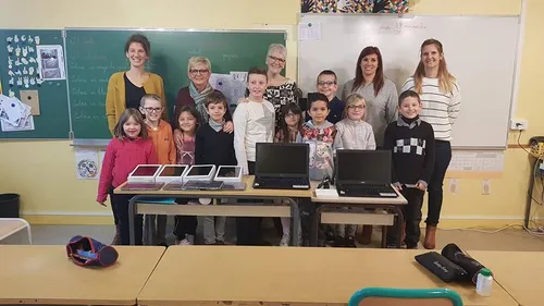 Les élèves sourds et dysphasiques de l’école Duchenne équipés de...