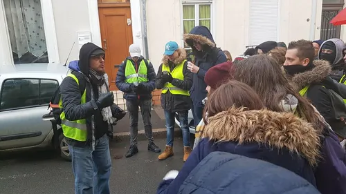 Les Gilets jaunes font le tour des lycées pour interpeller les élèves