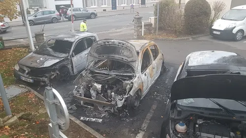 Trois voitures incendiées avenue Charles de Gaulle