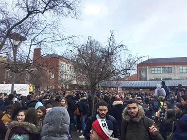 Près de 500 lycéens et étudiants dans les rues ce matin