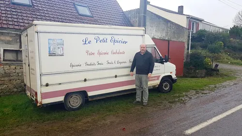 Son camion en panne, l’épicier ambulant lance un SOS pour continuer...