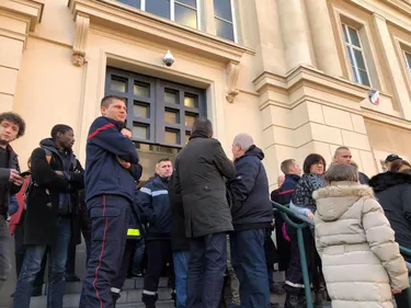 Deux frères condamnés pour avoir agressé des pompiers