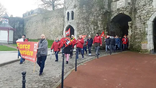 Environ 70 fonctionnaires manifestent pour dénoncer la casse de...