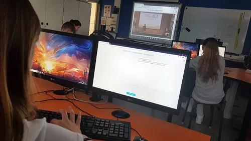 Le collège Godefroy de Bouillon participe à une dictée en ligne,...