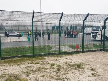 Les Forces de l’ordre face aux douaniers