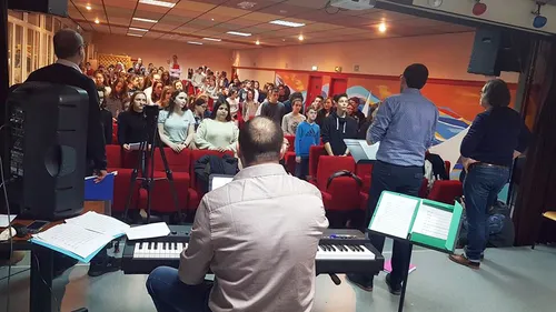 300 collégiens et lycéens sur scène pour un hommage à Didier Lockwood