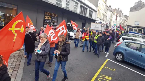 Environ 250 manifestants contre la casse du service public et la...