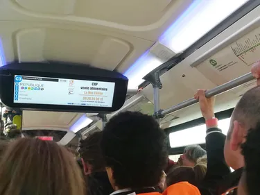 Pour trouver un job, vous pouvez traverser la rue, ou monter dans...