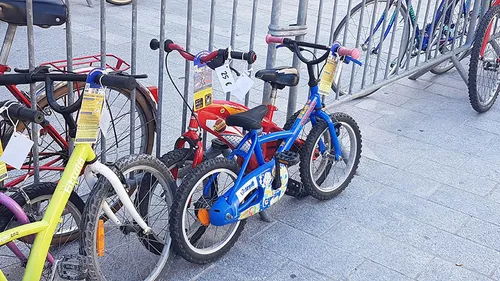 Des vélos recyclés en vente dans une boutique éphémère, rue Victor...