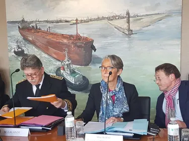 Elisabeth Borne, ministre du travail, en visite à Arc ce mardi matin