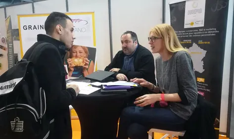 Il n’y a pas toujours besoin de grands diplômes pour décrocher un...