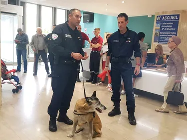 La police en démonstration à l’hôpital