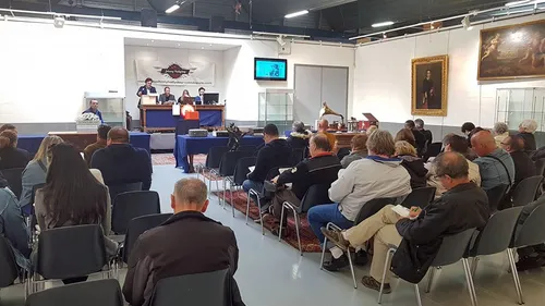 Aux enchères, pas de grosse bagarre autour du disque d’or de Johnny...