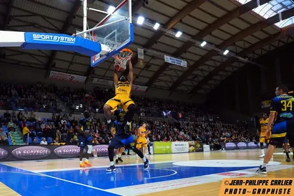 Pas de titre pour l'USDK, victoire pour le SOMB, le HBH71, le...