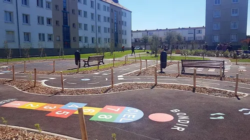 Une aire de jeux et des carrés potagers au cœur des immeubles...