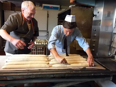 Le maire David Bailleul dans la peau d’un apprenti boulanger