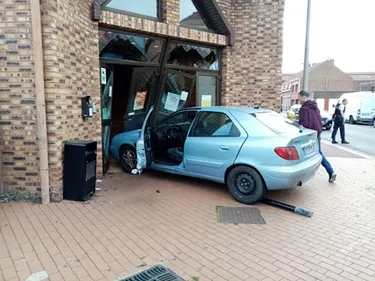 Une voiture s'encastre dans la façade de l'école de musique de...