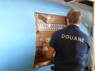 Un lance-roquettes et des obus saisis sur le Port