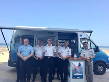 La police et l’armée font la tournée des plages pour recruter des...