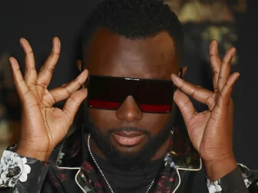 Gims se dévoile sans ses lunettes de soleil