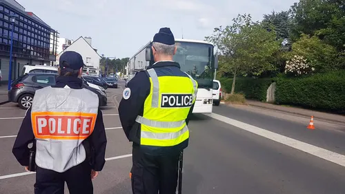 Comment la police s’adapte face aux groupes Facebook annonçant les...