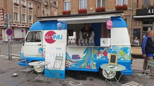 Une carafe d’eau et un Bistr’eau pour faire boire l’eau du robinet...