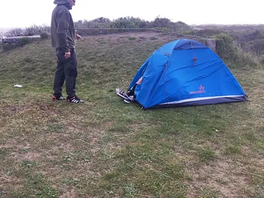 Les campings sauvages se multiplient cet été dans les dunes