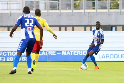 Défenseur central, latéral, aboyeur, grand frère, Demba Thiam fait...