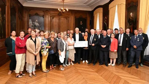 L’espace Maës a remis 1 555 euros aux sauveteurs en mer