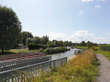 Visiter le marais audomarois en barque en toute autonomie avec Isnor