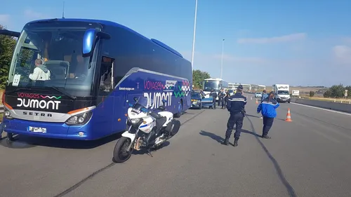 47 migrants menacent de mettre le feu aux bus dans lesquels ils...