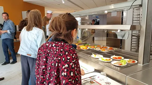 Dans les collèges du Pas-de-Calais, le repas de cantine maintenu à...