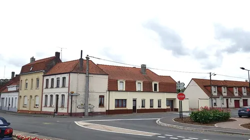 Fauquembergues : le carrefour entre la rue de Renty et la rue...